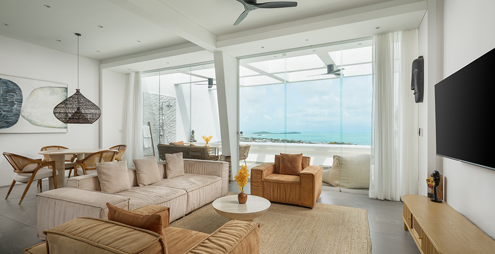 Golden Lotus - The Flourish Villa - Airy living and dining area
